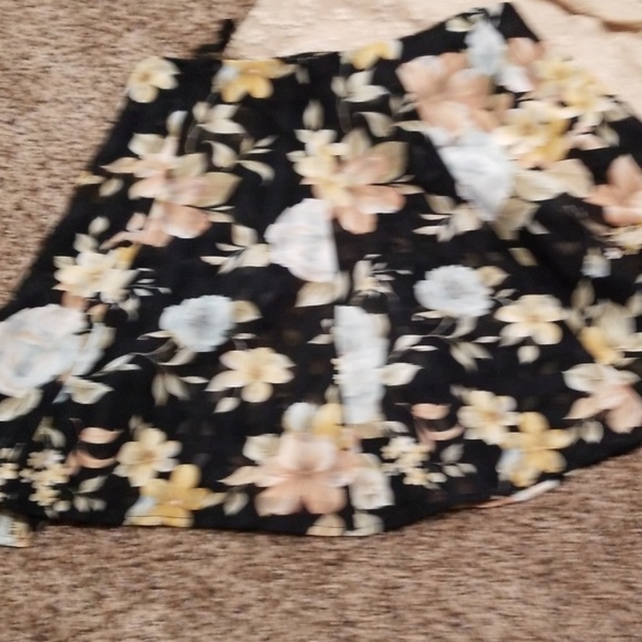 Beautiful summer skrits! - Picture 2 of 4